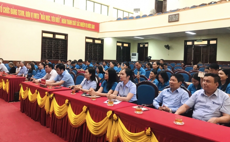 Liên đoàn Lao động thị xã Kỳ Anh: Tổ chức hội nghị sơ kết hoạt động công đoàn 6 tháng đầu năm 2024 và gặp mặt cán bộ công đoàn các thời kỳ
